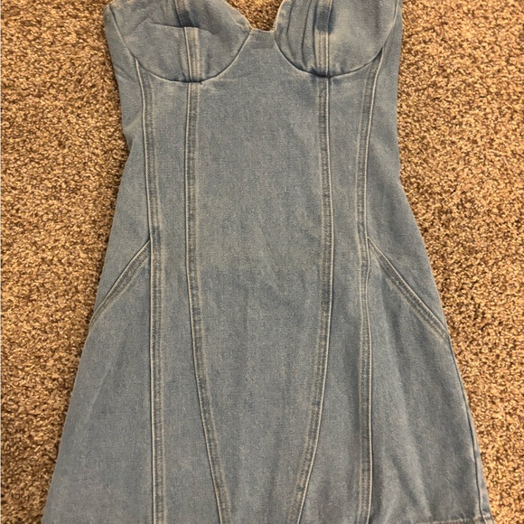 Dress - Picture 3 of 3